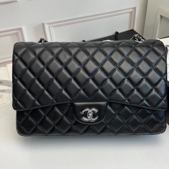 š„°š„°CHANEL Classic Flap CF Crossbody Bag - Picture 1 of 6